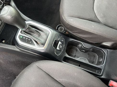 Used 2019 Jeep Renegade Sport FWD image 23