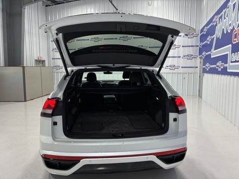 Used 2023 Volkswagen Atlas Cross Sport SEL R-Line AWD/4WD image 47