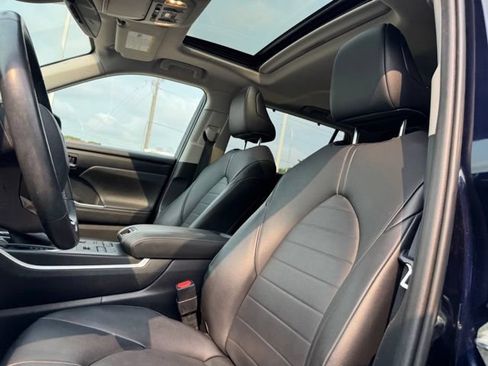 Used 2020 Toyota Highlander XLE AWD/4WD image 7