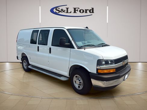 Used 2025 Chevrolet Express 2500 w/ Driver Convenience Package RWD image 11