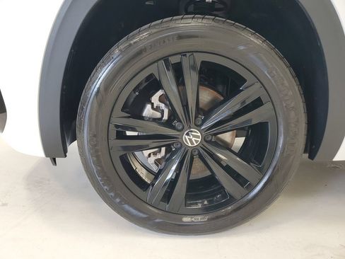 Used 2023 Volkswagen Atlas SEL R-Line AWD/4WD image 8