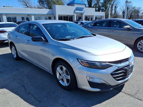 Used 2021 Chevrolet Malibu LS image 1