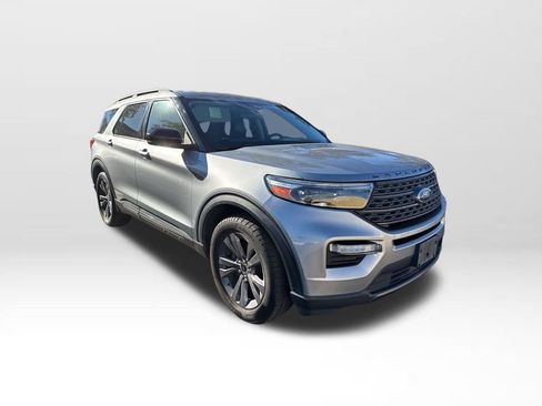 Used 2022 Ford Explorer XLT w/ Equipment Group 202A image 21