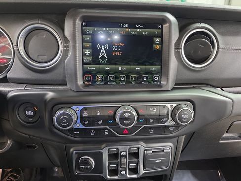 Used 2021 Jeep Gladiator Overland w/ Advanced Safety Group image 19