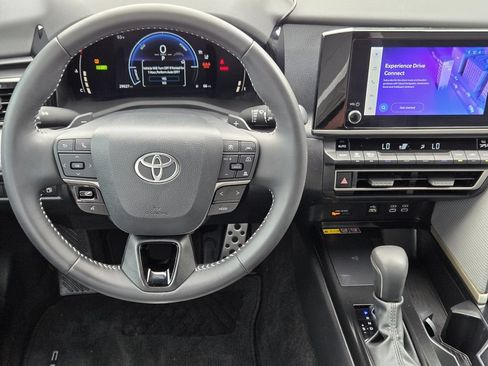 Used 2025 Toyota Camry SE w/ Convenience Package FWD image 10