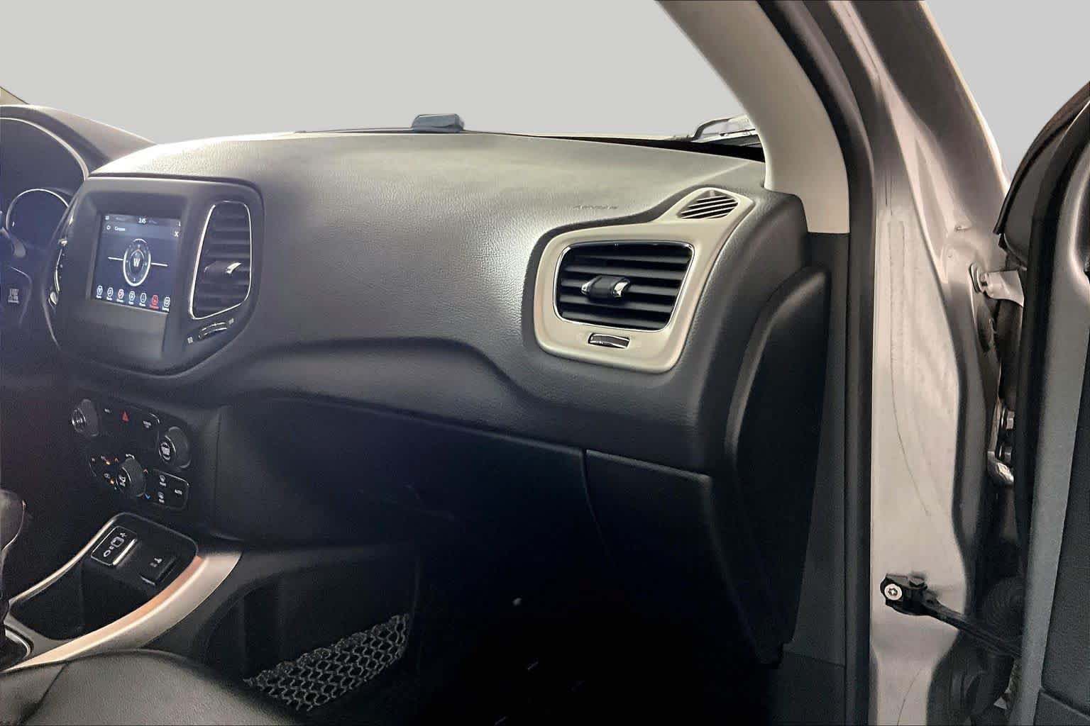 Used 2021 Jeep Compass Latitude FWD image 16