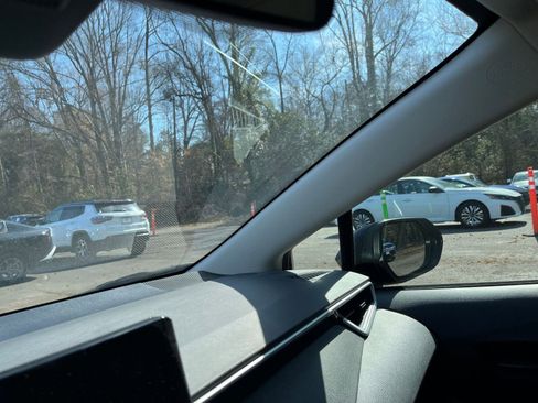 Used 2025 Toyota Corolla LE image 33