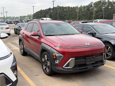 Used 2024 Hyundai Kona SEL image 3