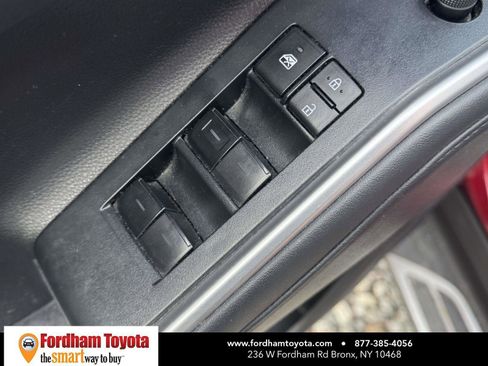 Used 2022 Toyota Highlander XSE image 16
