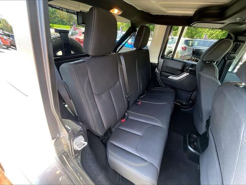 Used 2018 Jeep Wrangler Unlimited Sahara AWD/4WD image 18