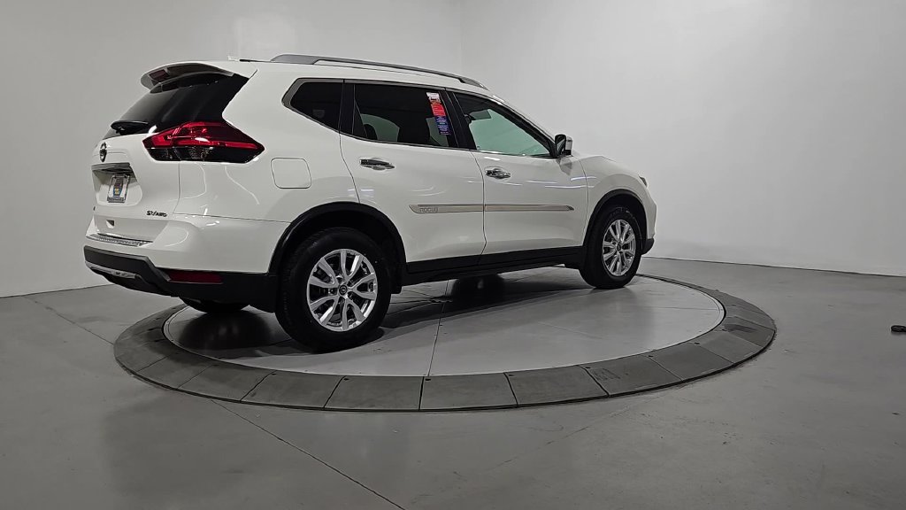 Used 2017 Nissan Rogue SV AWD/4WD image 5