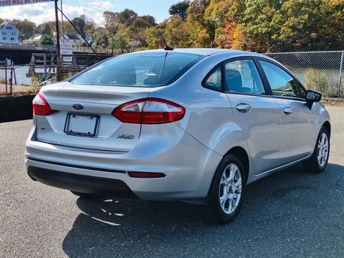 Used 2015 Ford Fiesta SE image 7