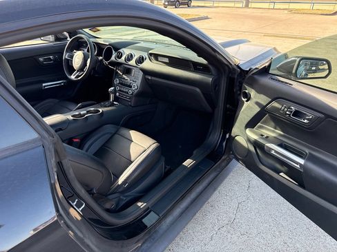 Used 2015 Ford Mustang Coupe RWD image 11