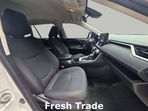 Used 2021 Toyota RAV4 LE AWD/4WD image 10