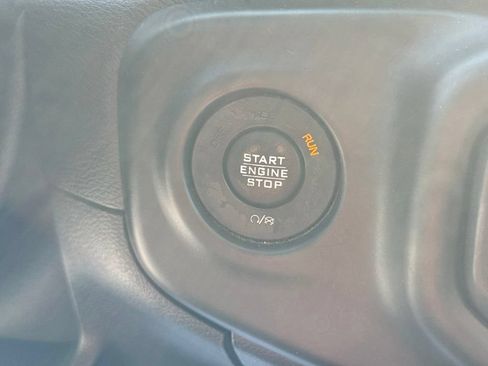 Used 2020 Jeep Gladiator Overland AWD/4WD image 38