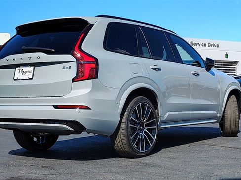 New 2026 Volvo XC90 B6 Ultra image 3