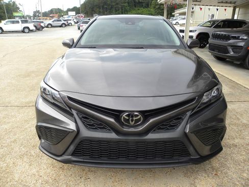 Used 2023 Toyota Camry SE AWD/4WD image 2