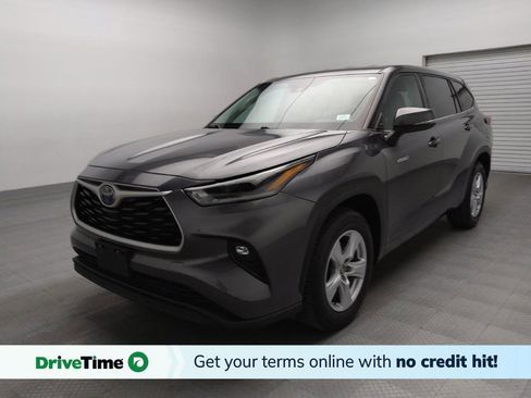 Used 2021 Toyota Highlander LE image 1