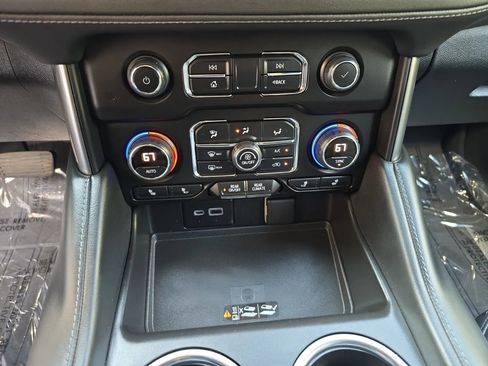 Used 2022 Chevrolet Tahoe LT w/ Luxury Package image 16