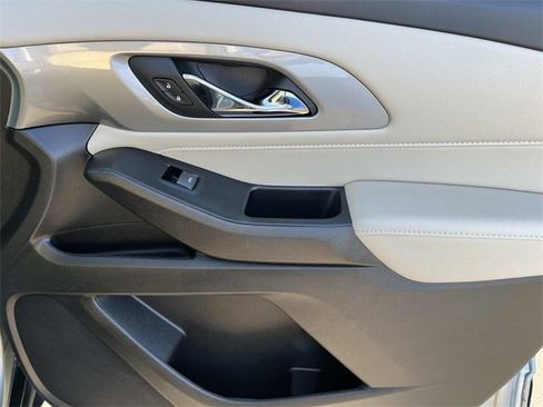 Used 2023 Chevrolet Traverse LT image 24