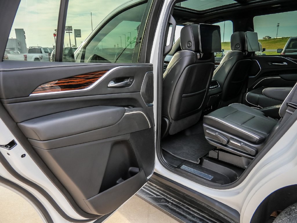 Used 2023 Cadillac Escalade Premium Luxury AWD/4WD image 24