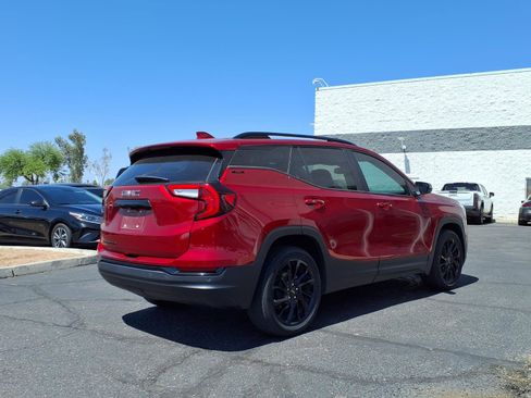 Used 2023 GMC Terrain SLE w/ Driver Convenience Package FWD image 5