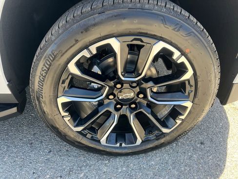 New 2026 Chevrolet Suburban Premier w/ Sun And Tow Package AWD/4WD image 30