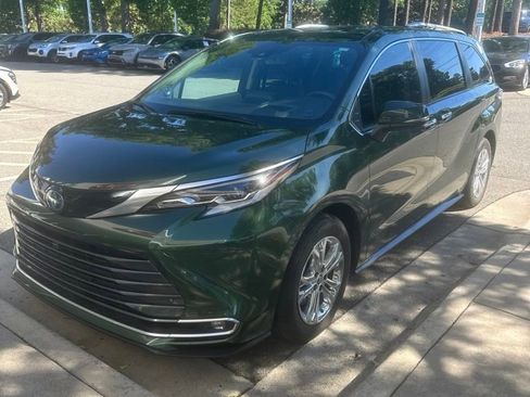 Used 2022 Toyota Sienna Platinum AWD/4WD image 1