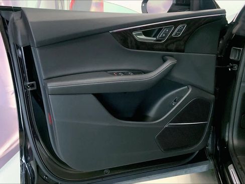 Used 2023 Audi Q8 Premium Plus image 25