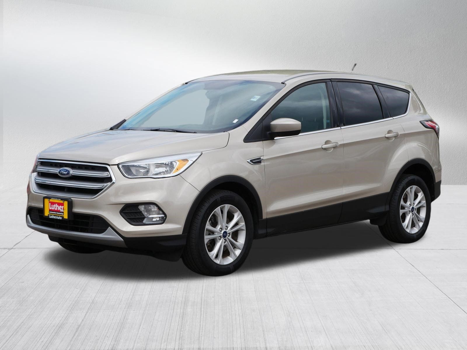 Used 2017 Ford Escape SE w/ SE Cold Weather Package AWD/4WD image 3