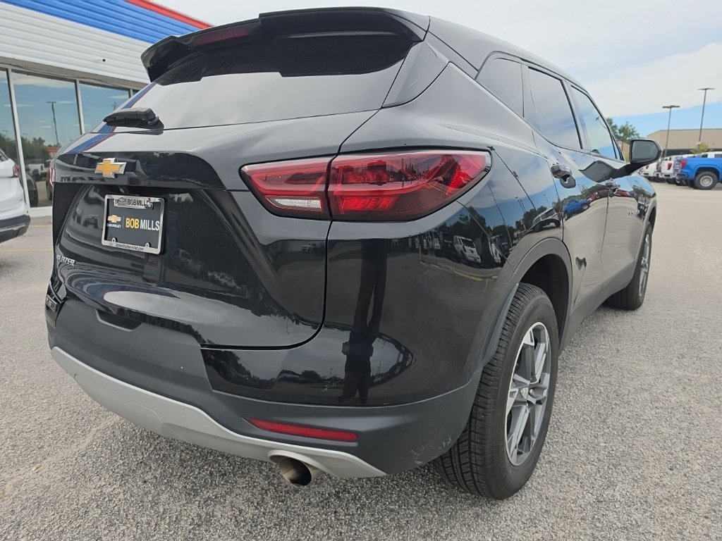 Used 2025 Chevrolet Blazer LT FWD image 4