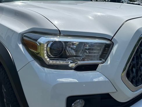 Used 2019 Toyota Tacoma TRD Off-Road w/ TRD Premium Off Road Package AWD/4WD image 12