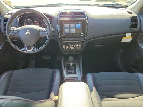 Used 2024 Mitsubishi Outlander Sport SE image 12