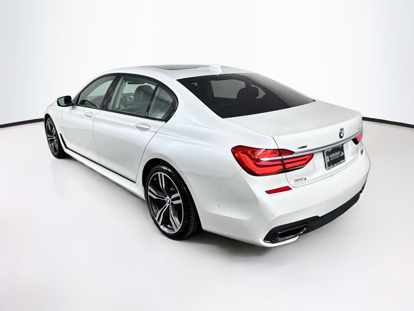 Used 2018 BMW 750i xDrive AWD/4WD image 5