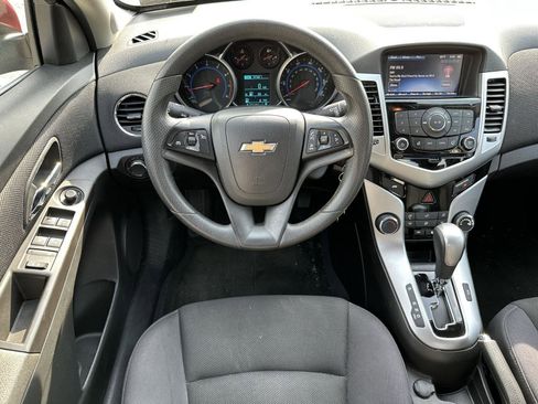 Used 2015 Chevrolet Cruze LT w/ Technology Package image 12