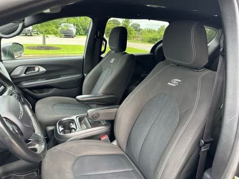 Certified 2020 Chrysler Pacifica Touring w/ S Appearance Package FWD image 3