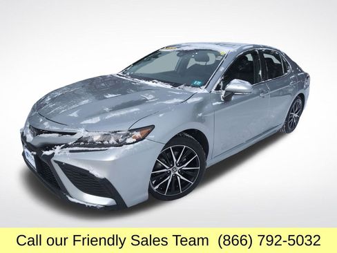 Used 2023 Toyota Camry SE image 1