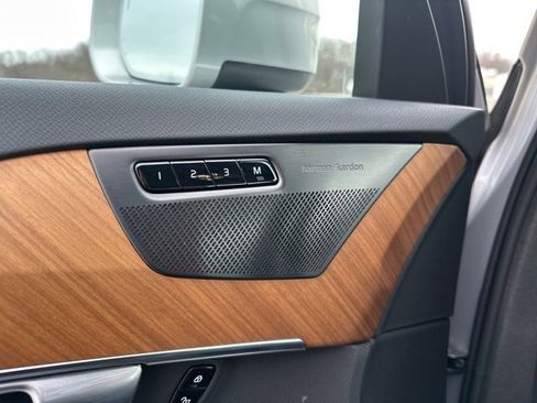 Certified 2024 Volvo XC90 T8 Plus w/ Protection Package Premier image 32