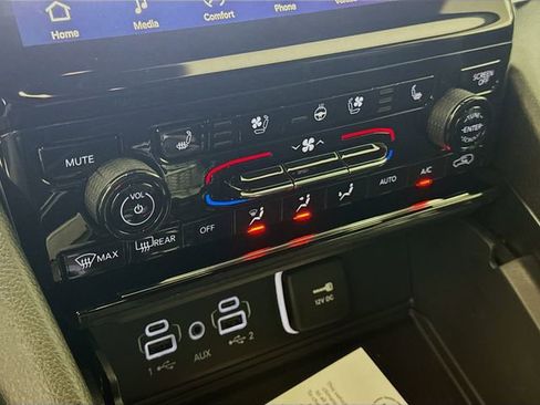 New 2025 Jeep Grand Cherokee L Limited w/ Luxury Tech Group II image 16