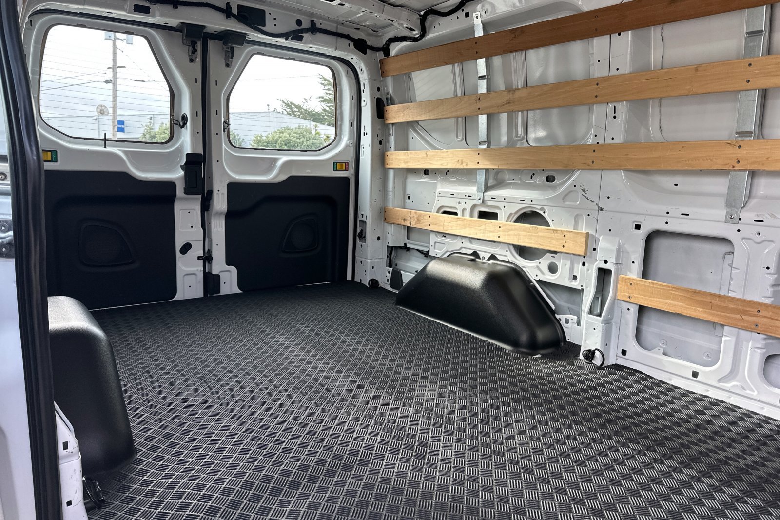 Used 2025 Ford Transit 250 Low Roof w/ Exterior Upgrade Package RWD image 11