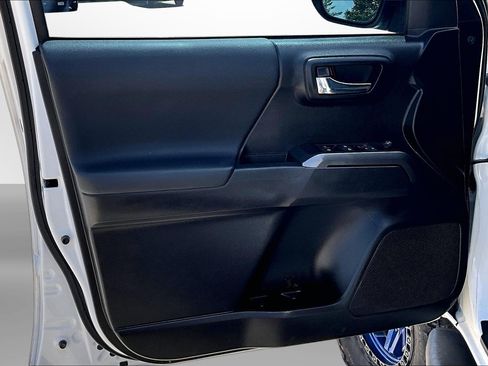 Used 2022 Toyota Tacoma TRD Sport AWD/4WD image 25