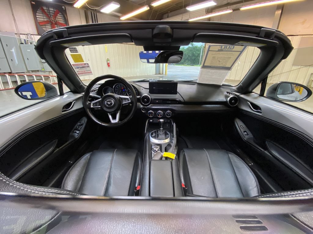 Used 2025 MAZDA MX-5 Miata RF Grand Touring RWD image 18