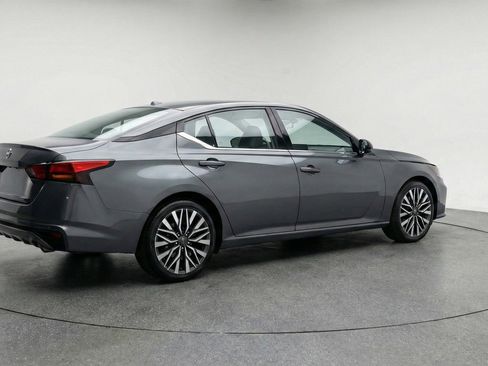 Used 2025 Nissan Altima 2.5 SV image 9