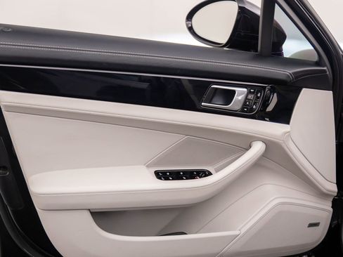 Used 2020 Porsche Panamera GTS image 14