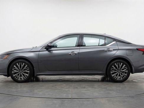 Used 2025 Nissan Altima 2.5 SV image 5