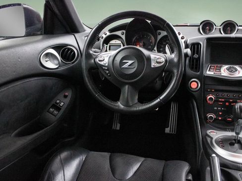 Used 2009 Nissan 370Z Touring RWD image 18