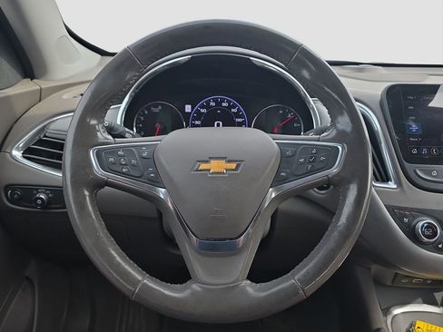 Used 2019 Chevrolet Malibu Premier w/ Sun and Wheel Package FWD image 9