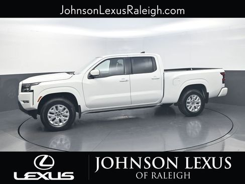 Used 2023 Nissan Frontier SV w/ Technology Package image 2