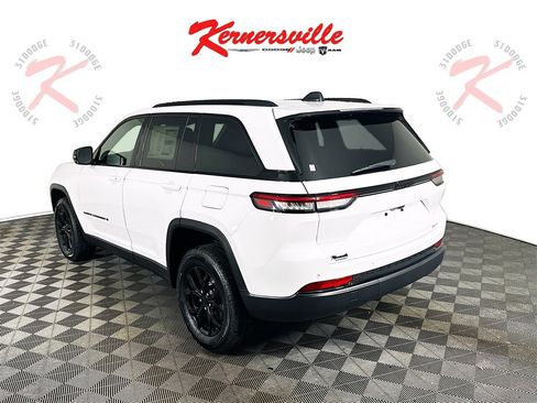 New 2025 Jeep Grand Cherokee Altitude image 5