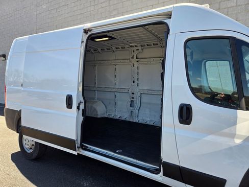 Used 2023 RAM ProMaster 2500 FWD image 9